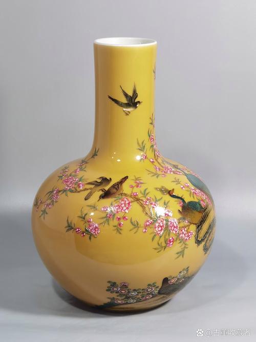 清雍正 米黄釉粉彩花鸟孔雀桃花牡丹纹天球瓶#瓷器收藏古玩收藏古董